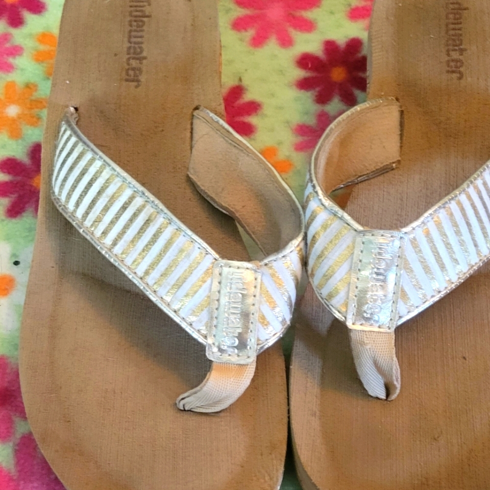 Tidewater sandals size 9